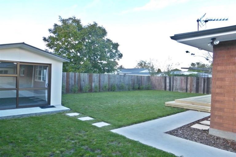 Photo of property in 21 La Perouse Place, Northcote, Christchurch, 8052