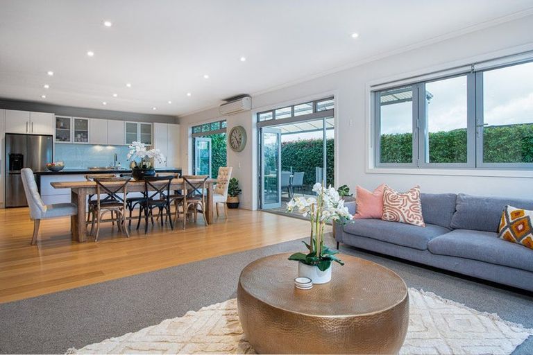 Photo of property in 131a Kowhai Road, Mairangi Bay, Auckland, 0630