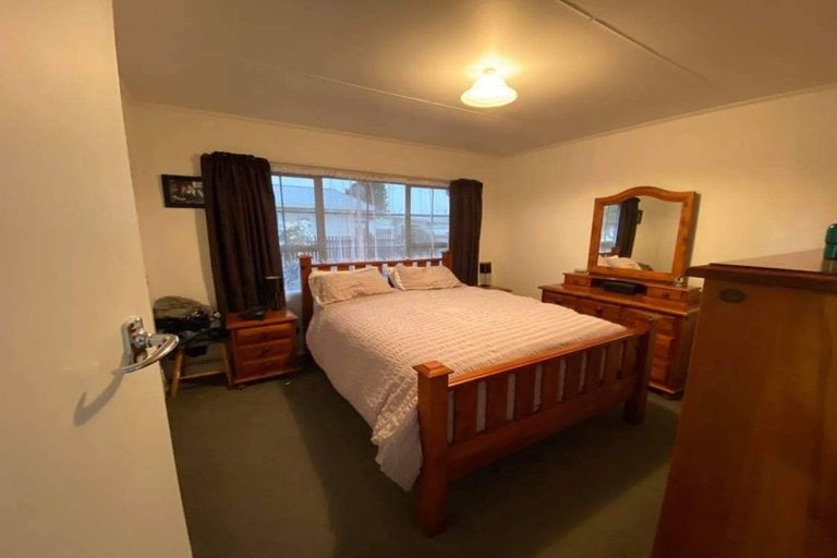 Photo of property in 16 Kamahi Avenue, Hawera, 4610