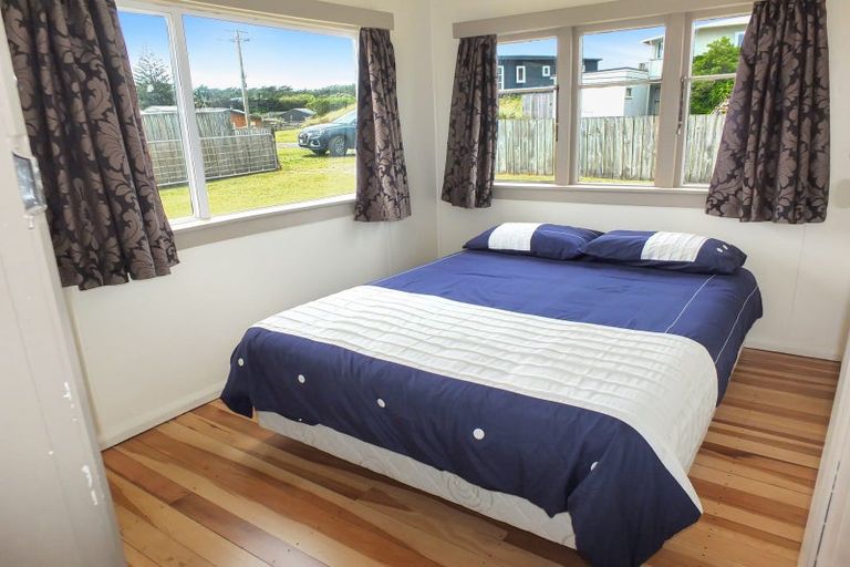 Photo of property in 38 Nelson Street, Foxton Beach, Foxton, 4815