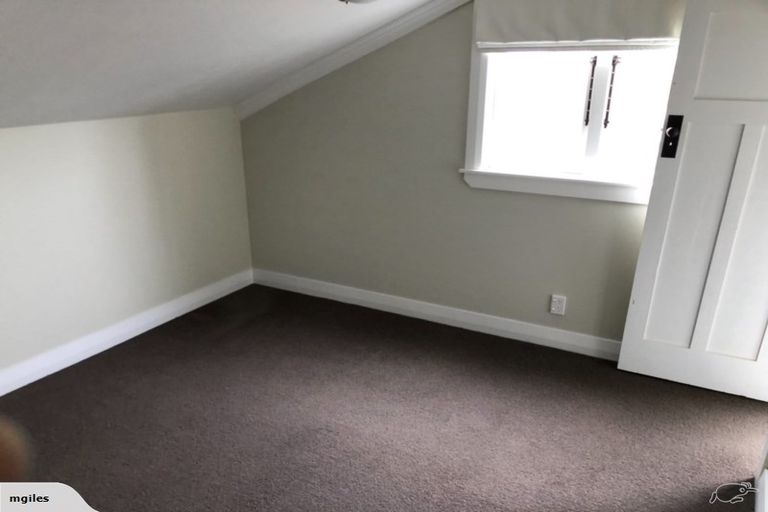 Photo of property in 328 Glenfield Road, Glenfield, Auckland, 0629