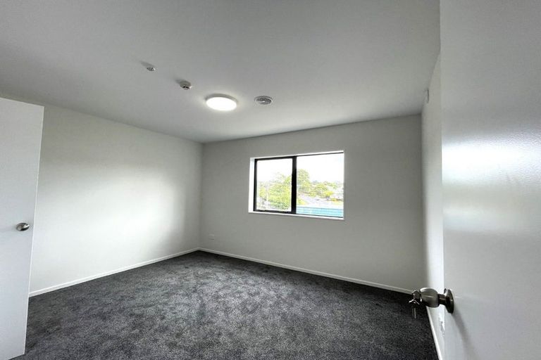 Photo of property in 152 Triangle Road, Massey, Auckland, 0614