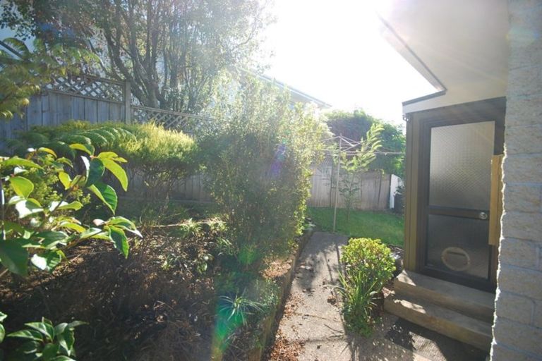 Photo of property in 1/52 Knightsbridge Drive, Forrest Hill, Auckland, 0620