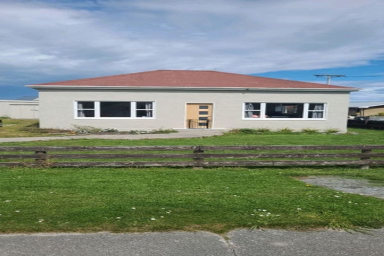 Photo of property in 17 Gormack Street, Balclutha, 9230