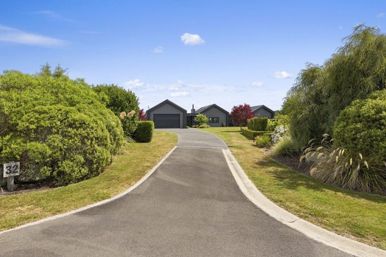 Photo of property in 32 Lacebark Drive, Kinloch, Taupo, 3377