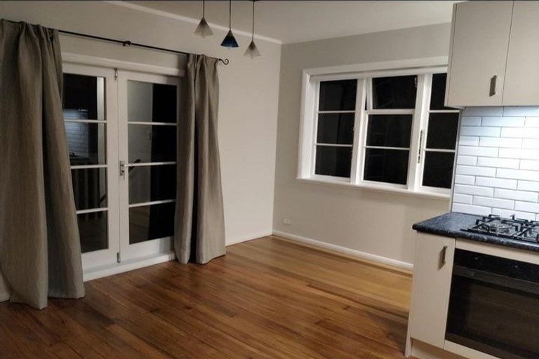 Photo of property in 10 Symonds Street, Onehunga, Auckland, 1061