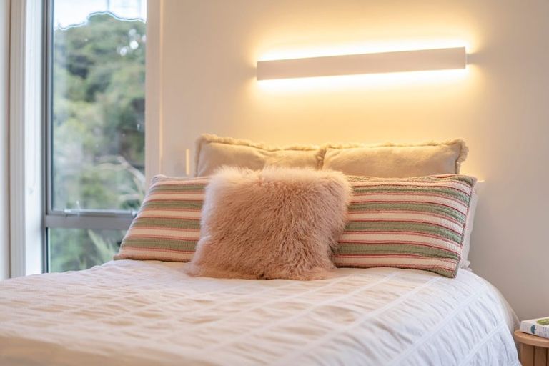 Photo of property in 5 Helm Place, Whitby, Porirua, 5024