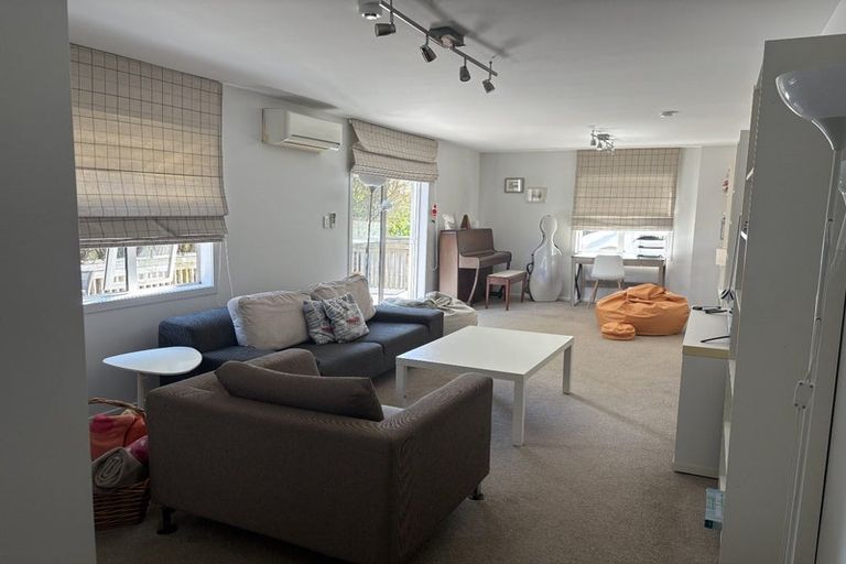 Photo of property in 121 Arran Road, Browns Bay, Auckland, 0630