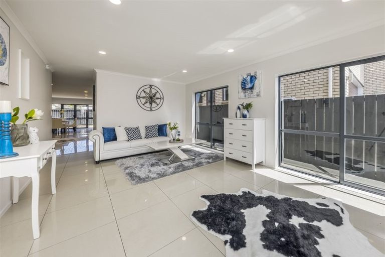 Photo of property in 15 Heidi Crescent, Flat Bush, Auckland, 2016