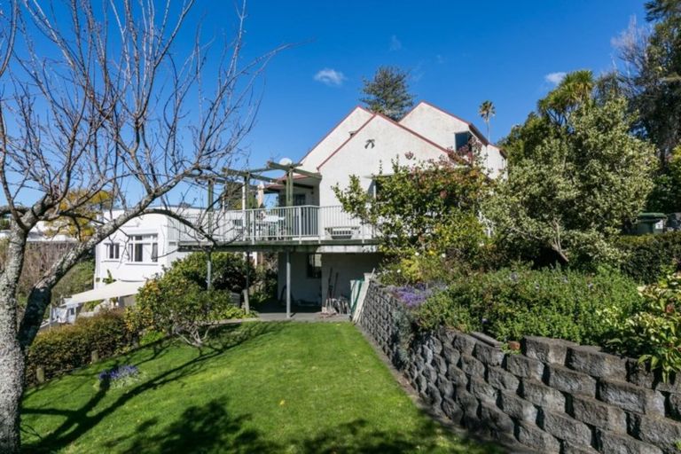 Photo of property in 71 Napier Terrace, Hospital Hill, Napier, 4110