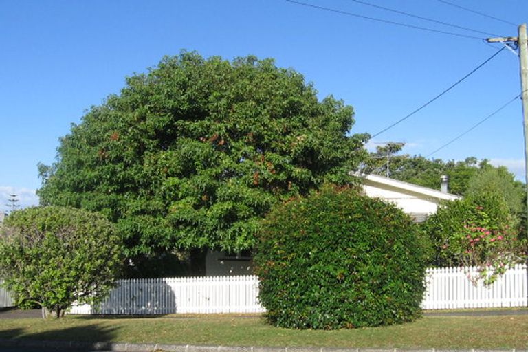 Photo of property in 15 Tui Glen Road, Birkenhead, Auckland, 0626