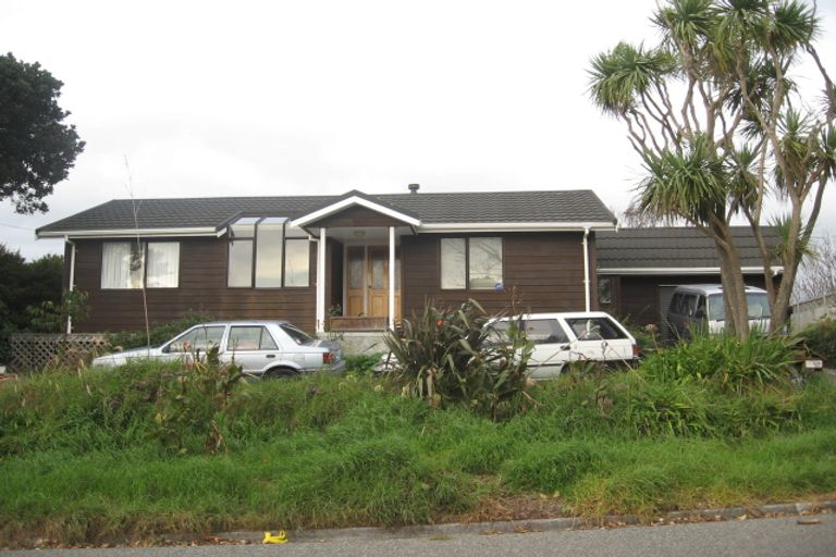 Photo of property in 28 Renown Road, Raumati South, Paraparaumu, 5032