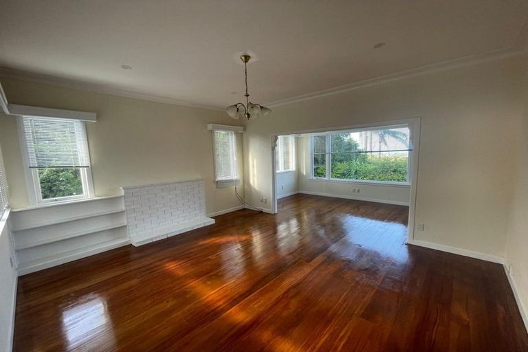 Photo of property in 141 Glenfield Road, Hillcrest, Auckland, 0626