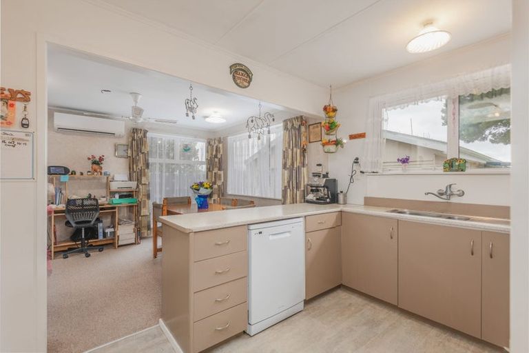 Photo of property in 19 Egmont Place, Westbrook, Palmerston North, 4412