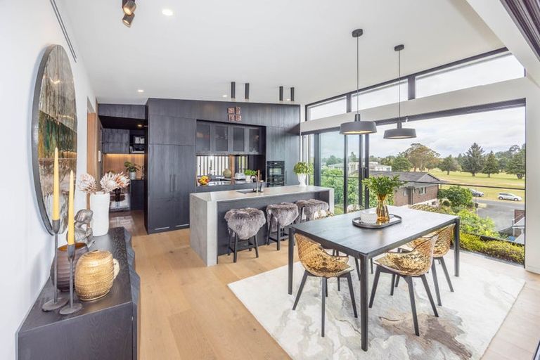 Photo of property in 43 Saint Andrews Terrace, St Andrews, Hamilton, 3200