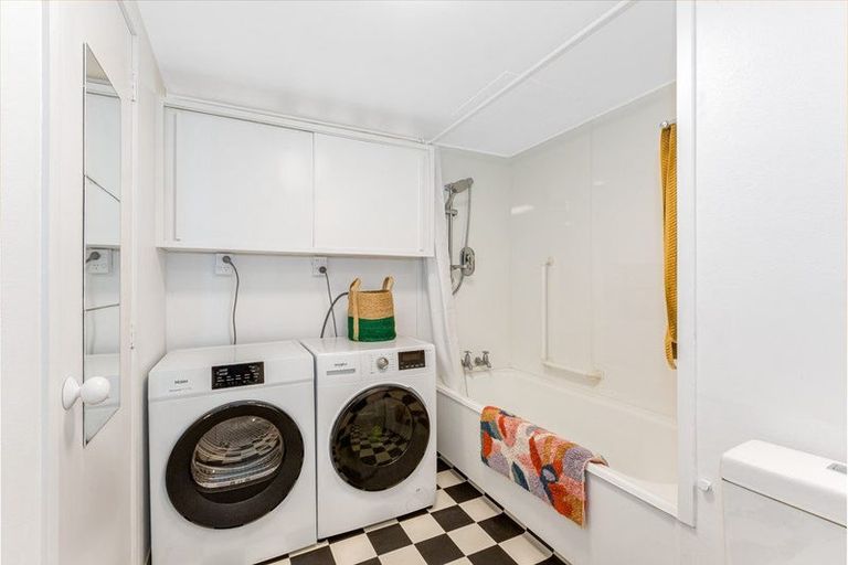 Photo of property in Grosvenor Flats, 19 Cottleville Terrace, Thorndon, Wellington, 6011