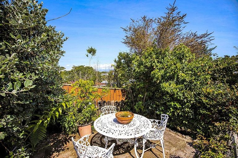 Photo of property in 3a Tavistock Street, Westown, New Plymouth, 4310