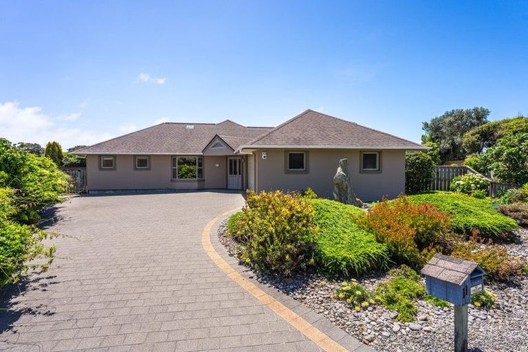 Photo of property in 11 Marewa Place, Waikanae Beach, Waikanae, 5036