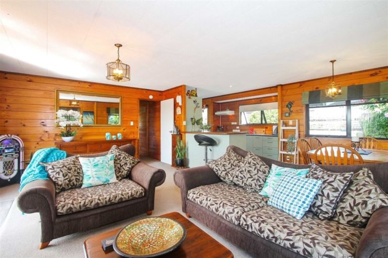 Photo of property in 2/9 Bronzewing Terrace, Unsworth Heights, Auckland, 0632