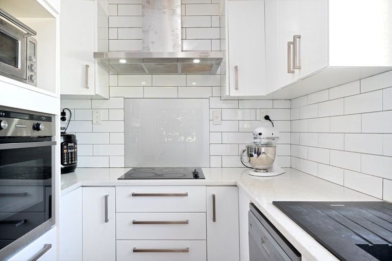 Photo of property in 2/6 Orton Street, Glenfield, Auckland, 0627