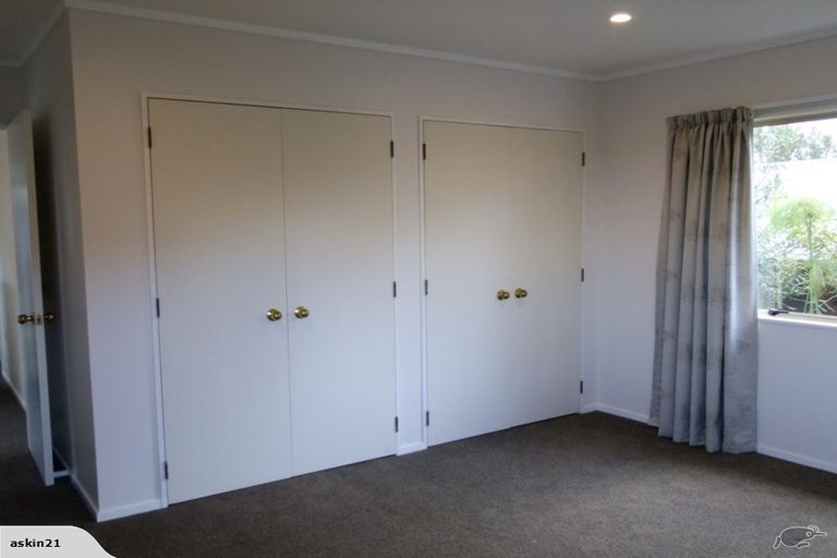 Photo of property in 21 Redfern Lane, Glenfield, Auckland, 0629