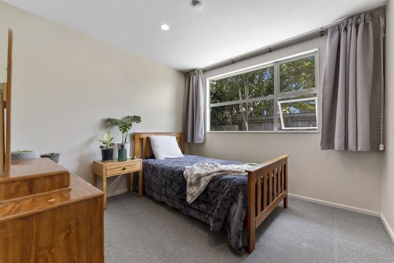 Photo of property in 19 Springdale Grove, Fitzherbert, Palmerston North, 4410