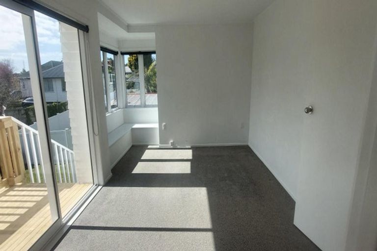 Photo of property in 9 Maybelle Place, Kelston, Auckland, 0602