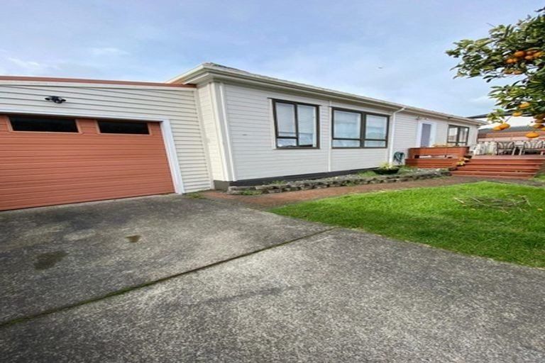 Photo of property in 33 Birdwood Avenue, Papatoetoe, Auckland, 2025