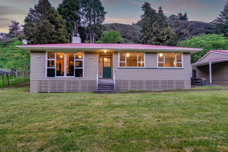 Photo of property in 48a-b Whangamomona Road, Whangamomona, Stratford, 4396