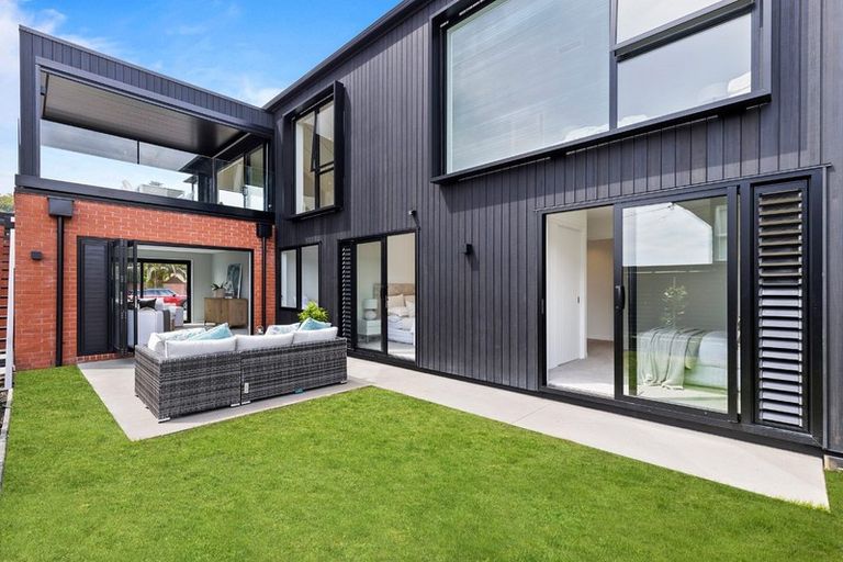 Photo of property in 10 Vaughan Crescent, Murrays Bay, Auckland, 0630