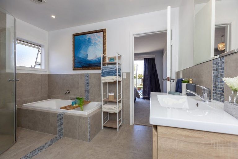 Photo of property in 16 Ruru Road, Otaihanga, Paraparaumu, 5036