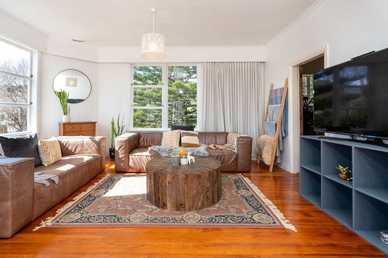 Photo of property in 8 Liffey Crescent, Island Bay, Wellington, 6023