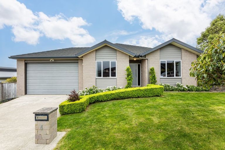 Photo of property in 4 Peel Lane, Aotea, Porirua, 5024