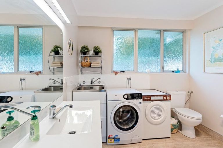 Photo of property in 35 Pehi Kupa Street, Waikanae, 5036