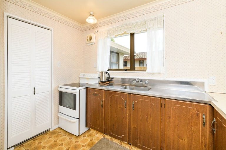 Photo of property in 1a Lowestoft Place, West End, Palmerston North, 4412