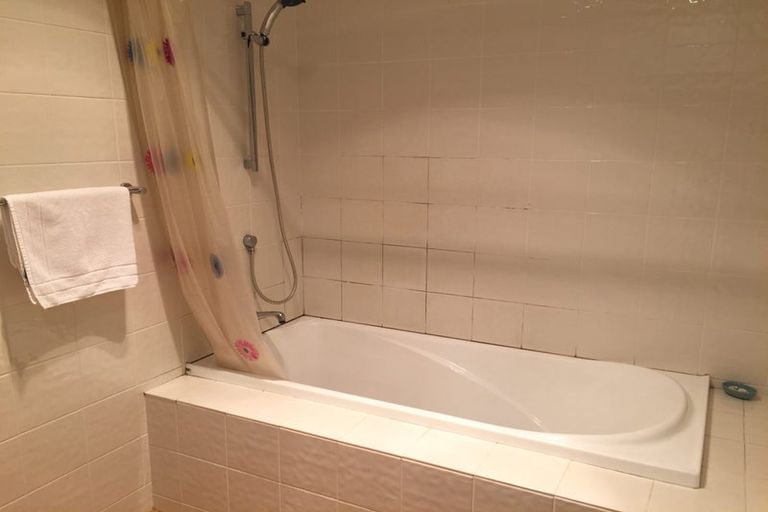 Photo of property in 5 Naera Place, Kawaha Point, Rotorua, 3010