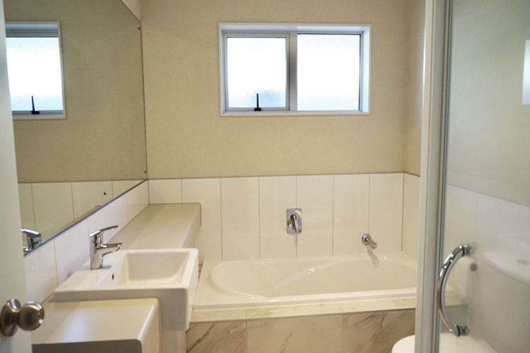 Photo of property in 100 Flat Bush School Road, Flat Bush, Auckland, 2019