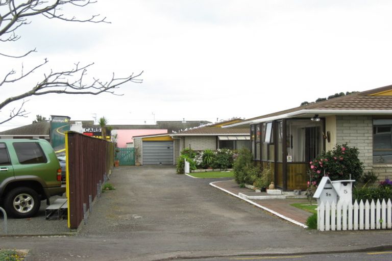 Photo of property in 5b Clemow Road, Fitzroy, New Plymouth, 4312