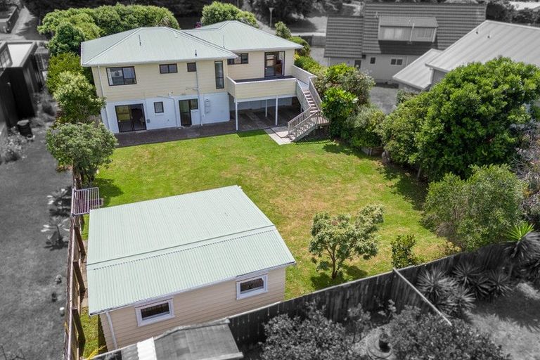 Photo of property in 104 Tutere Street, Waikanae Beach, Waikanae, 5036
