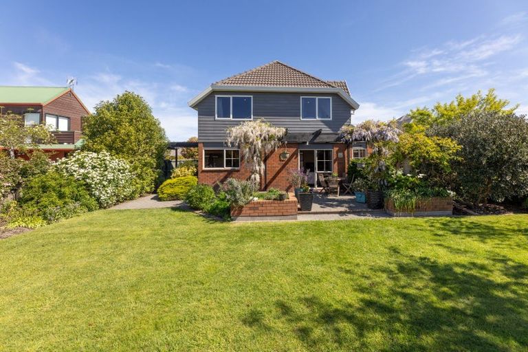 Photo of property in 16 Patricia Place, Harewood, Christchurch, 8051
