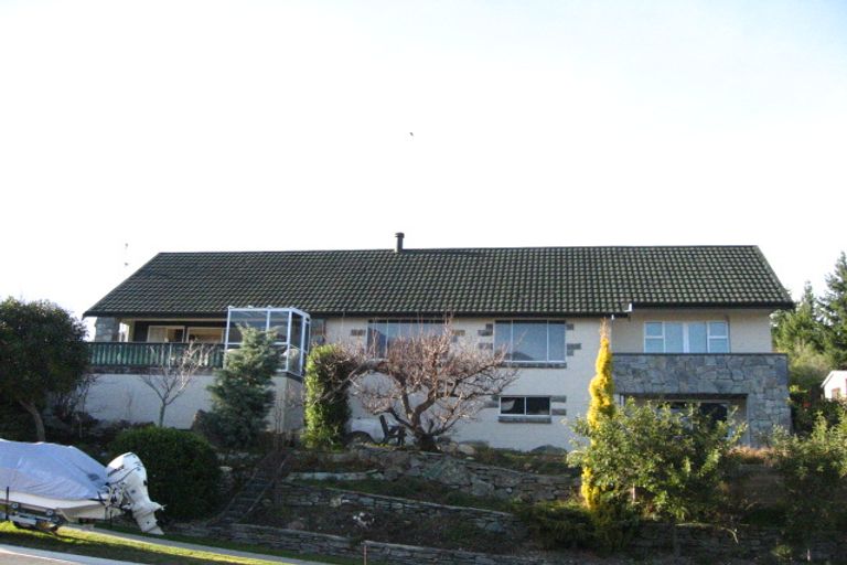 Photo of property in 11 Poplar Drive, Kelvin Heights, Queenstown, 9300