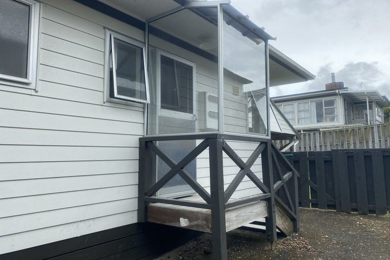 Photo of property in 72 Kirby Street, Glendene, Auckland, 0602