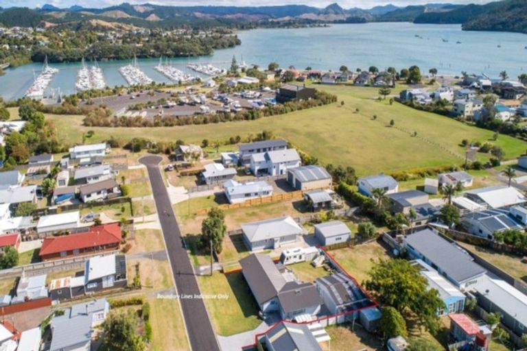 Photo of property in 100 Riverview Road, Whangamata, 3620