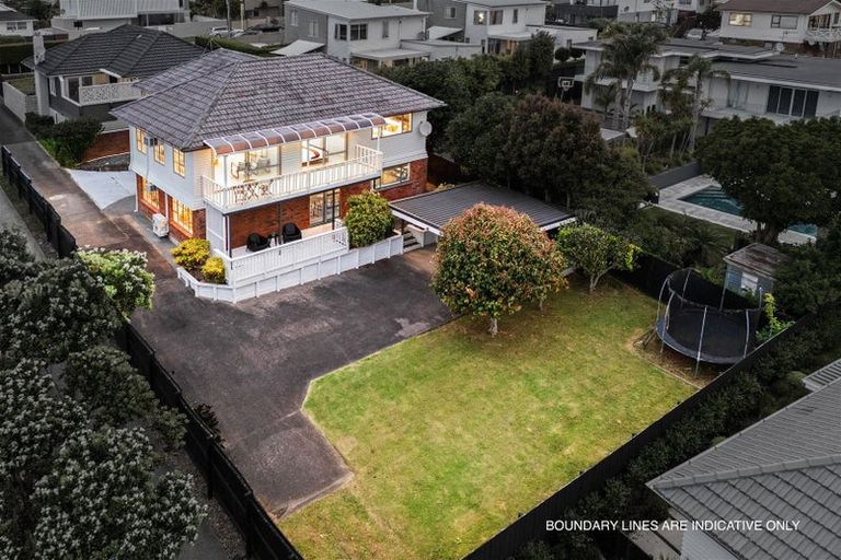 Photo of property in 1/52 Aberdeen Road, Campbells Bay, Auckland, 0620