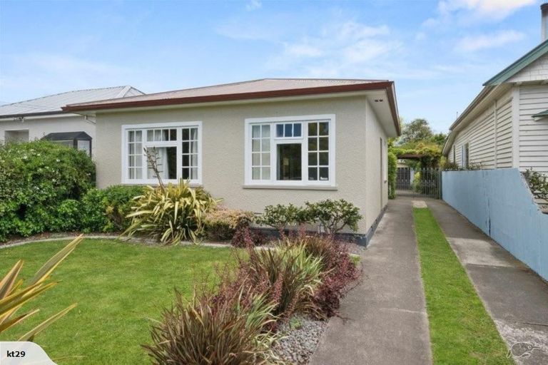 Photo of property in 161 Selwyn Street, Somerfield, Christchurch, 8024