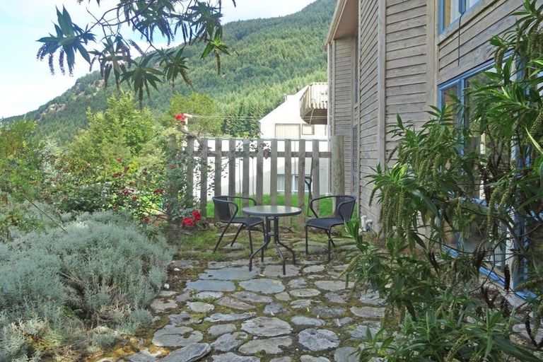 Photo of property in 16a Dart Place, Fernhill, Queenstown, 9300