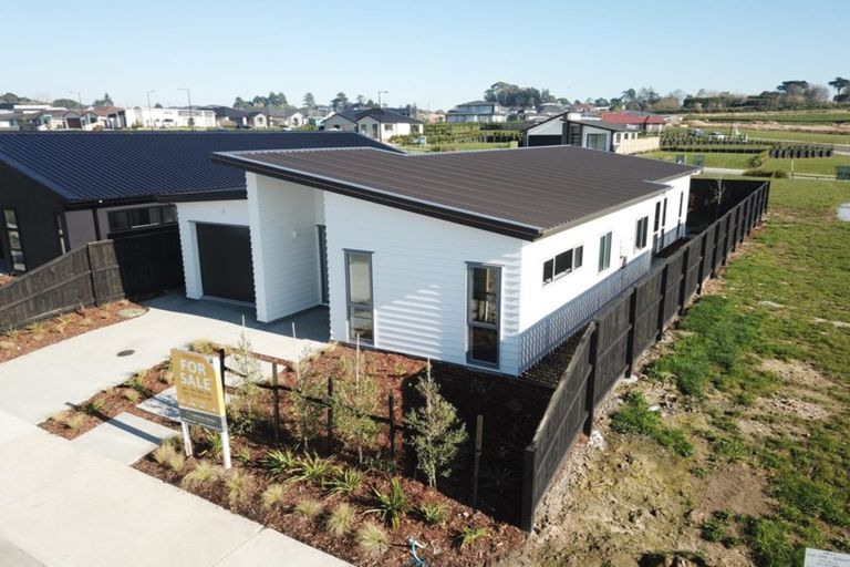 Photo of property in 36 Lumbarda Drive, Kumeu, 0810