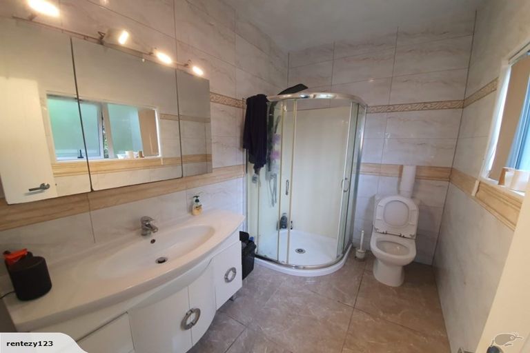 Photo of property in 30b Seacliffe Road, Hillsborough, Auckland, 1042