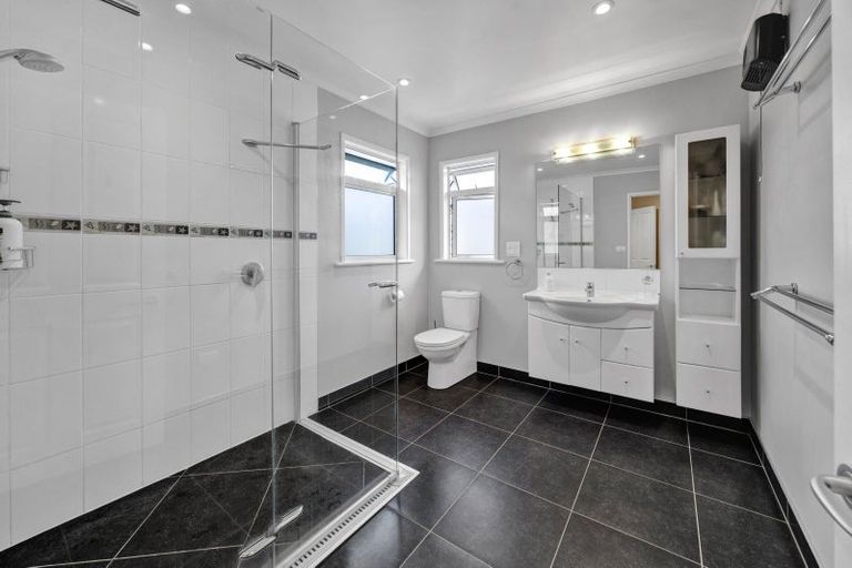 Photo of property in 15 Anderson Way, Highlands Park, New Plymouth, 4312