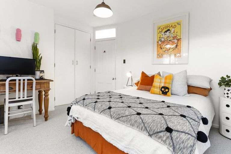 Photo of property in 156 Candia Road, Henderson Valley, Auckland, 0614